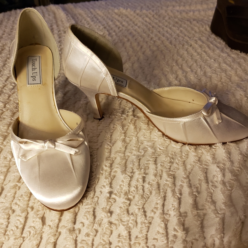 Bridal/dyeable satin pumps